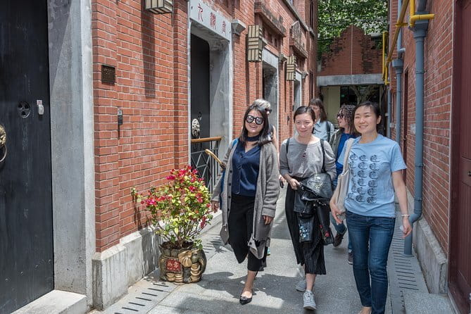 3-hour Morning/Afternoon Tea Tasting on Maliandao Street & Dimsum - Walking the largest tea trading street: two shops, real comparisons