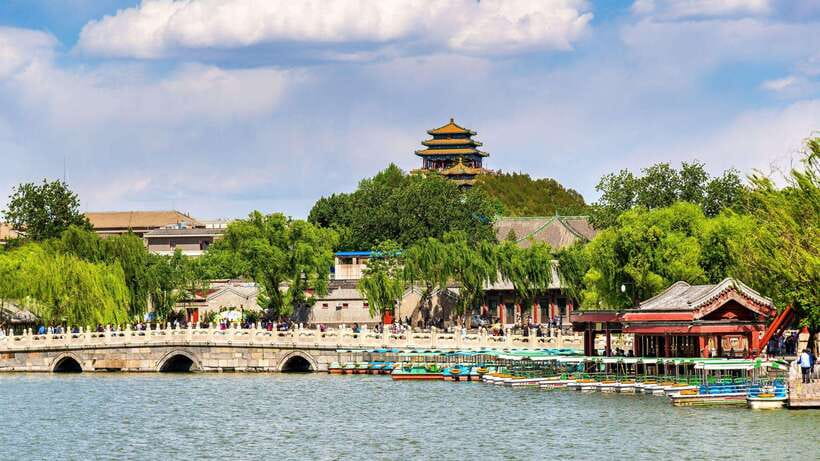 Beijing: Beihai Park Entry Ticket & English PDF Guidebook - Entering the park’s highlights: White Dagoba and Nine-Dragon Wall