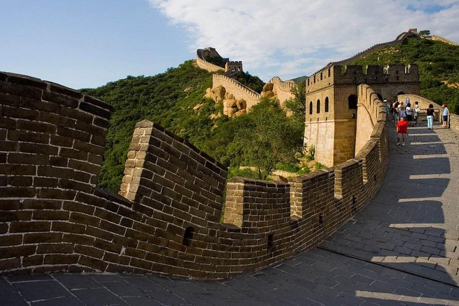 Beijing Bus Group Tour Of Badaling Great Wall Without Lunch - Guide and Group Dynamics: What You Can Expect from Lee and John