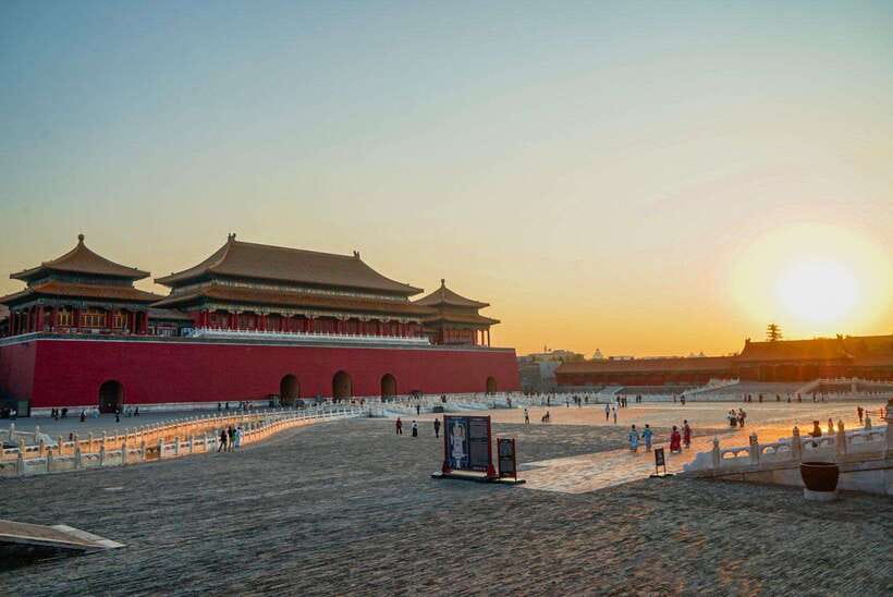 Beijing: Highlights of Forbidden City Private Walking Tour - The Two-Hour Forbidden City Walk: Central Axis + Emperor Stories