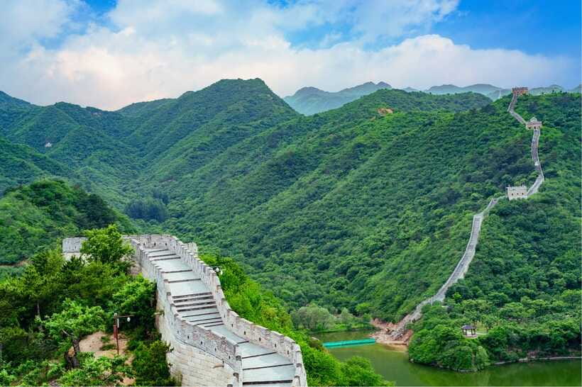 Beijing: Huanghuacheng Lakeside Great Wall Bus/Private Tour - Huanghuacheng’s lake setting changes the Great Wall game