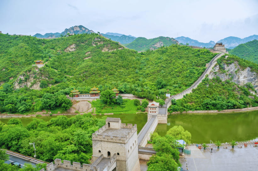 Beijing: Huanghuacheng Lakeside Great Wall Bus/Private Tour - Inside Huanghuacheng: walking the Wall by the water