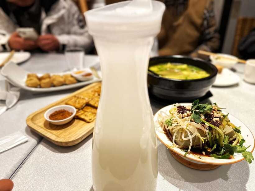 Beijing Hutong Food Crawl Delights: Peking duck, Hotpot&More - Yunnan-style cross-bridge rice noodles: the finish that tastes deeper than it looks