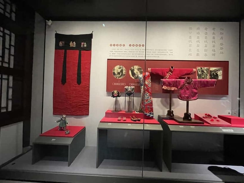 Beijing: Hutongs & Food & Culture Walking Tour - Craft Moments and Peking Opera: What You Might Catch Nearby