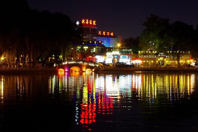 Beijing Imperial Dining Experience at Bai Jia Da Yuan Restaurant with Houhai Lake Bar Tour - Entering Bai Jia Da Yuan: An Imperial Courtyard Dinner Setup