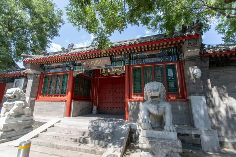 Beijing: Lama Temple Entry Ticket and Optional Guided Tour - Yonghe Lama Temple: the 18-meter Maitreya moment