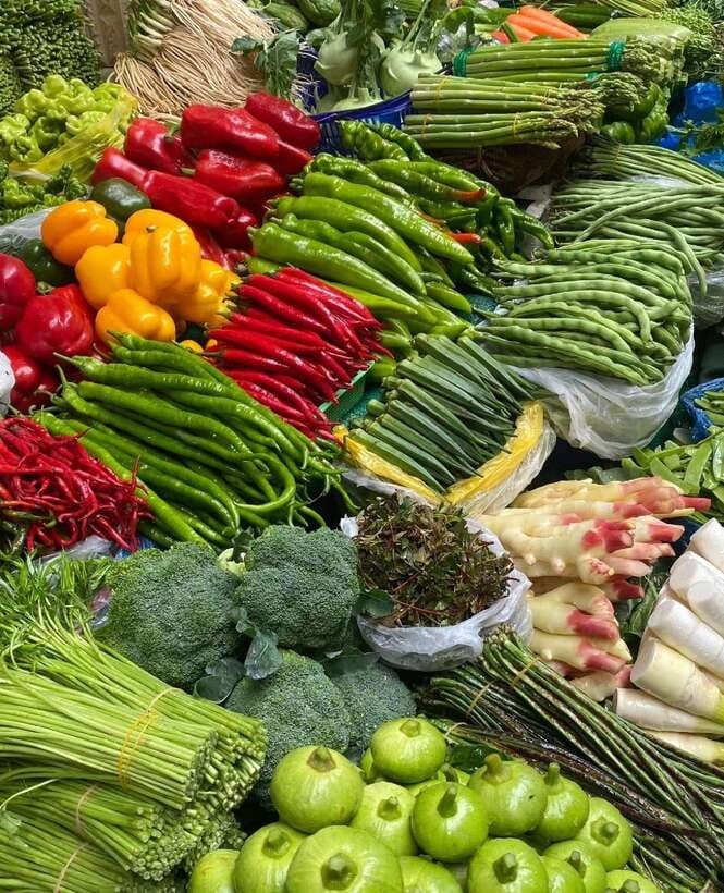 Beijing Market Tour with 10-course Family Feast - Liaogongzhuang meetup: a simple start that sets the tone