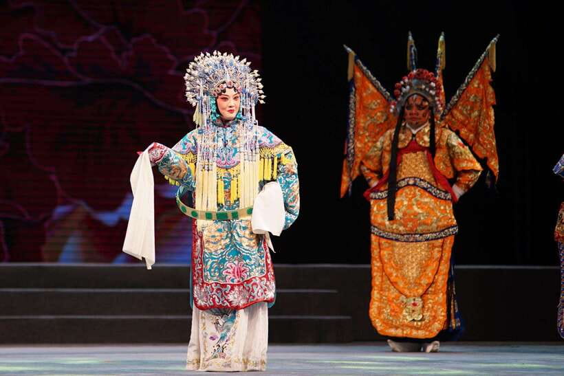 Beijing: Must-See Peking Opera at Liyuan Theatre Ticket - Liyuan Theatre: the Beijing Peking Opera night that makes sense