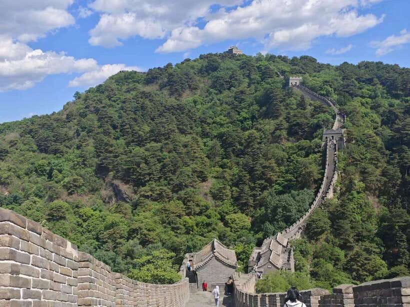 Beijing: Mutianyu Great Wall and Summer Palace Private Tour - Hotel pickup, private vehicle comfort, and Beijing traffic reality