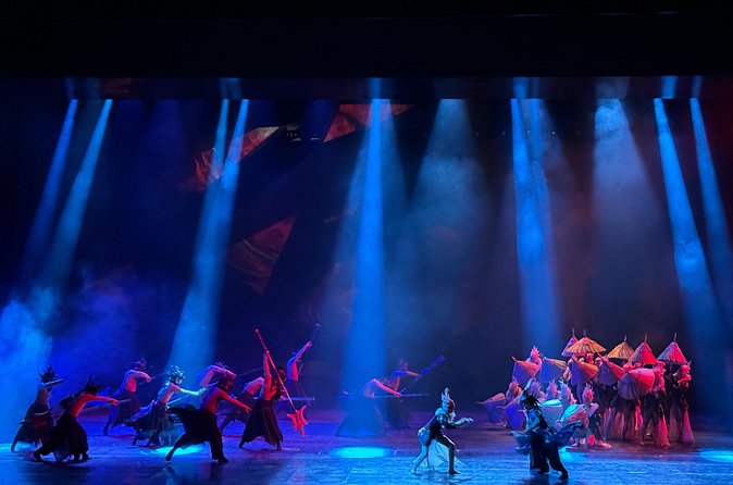 Beijing Night Golden Mask Dynasty Show Ticket with Guide and Pickup - Inside the Performance: 360° Stage, Big Sound, and Costume-Scale Production