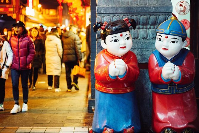 Beijing Private Night Tour - Wangfujing Food Market: snacks, curiosity, and decision power