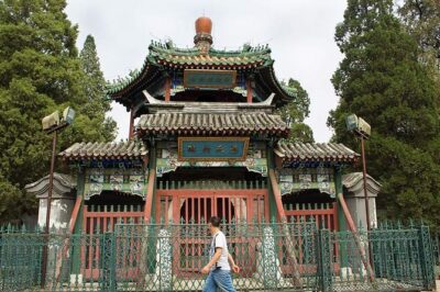 Beijing Private Religious Tour: White Cloud Temple, Lama Temple, Niujie Mosque - Lama Temple (Yonghegong): A Big, Colorful First Stop for Buddhism