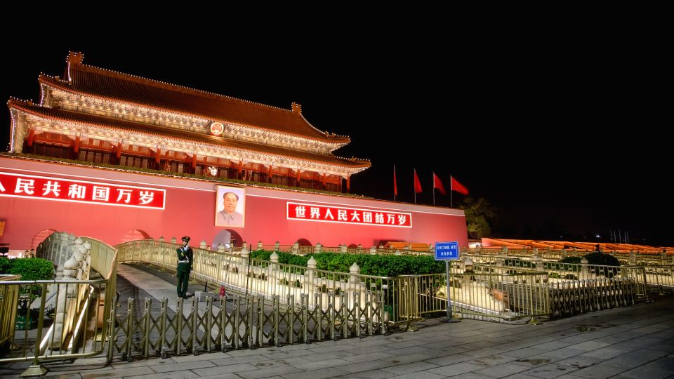 Beijing: Private Sightseeing Nighttime Tour with Transfer - Jingshan Hill views: the Forbidden City from above