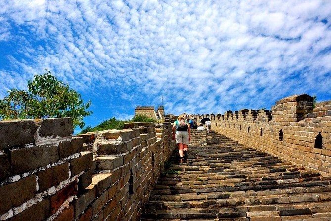 Beijing Private Tour to Huaibei Ski Resort and Mutianyu Great Wall with Lunch - The private guide experience: what you gain in real life