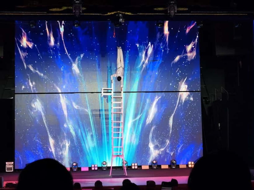 Beijing: Qinle Palace Acrobatics Show Ticket - The Big Spectacle Moments: Floating Star Disks and Human Pyramids