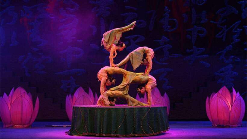 Beijing: Red Theatre Acrobatics Show Ticket-Local Must-See - Getting your seat smoothly: ticket pickup and how to avoid stress