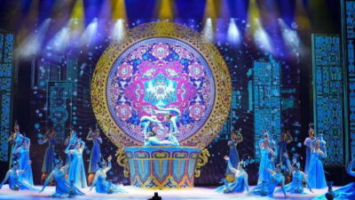 Beijing: Red Theatre Acrobatics Show Ticket-Local Must-See - The show clock: 4:20 PM vs 5:40 PM, and what the hour feels like