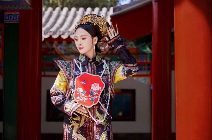 Beijing: Traditional Chinese Costume Makeover & Photo Shoot - The Private Photo Shoot in Scenic Beijing: Posing Help Is the Whole Point