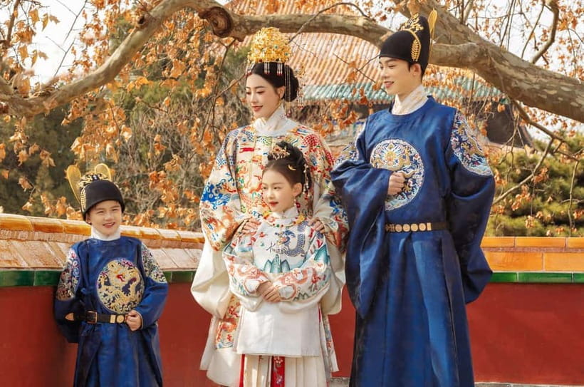 Beijing Traditional Hanfu Experience & Photoshoot for Groups - How the English-speaking guide helps you actually enjoy it