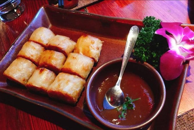 Beijing Traditional Hot Pot Dinner and VIP seated Acrobatic show - Why This Beijing Night Package Works (Chaoyang, Lost Heaven, Houhai)