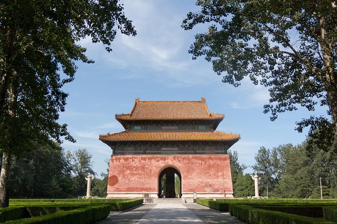 Boutique Tour: Juyongguan, Sacred Way and Dingling of Ming Tombs - Dingling underground palace: Wanli’s tomb and why it’s different