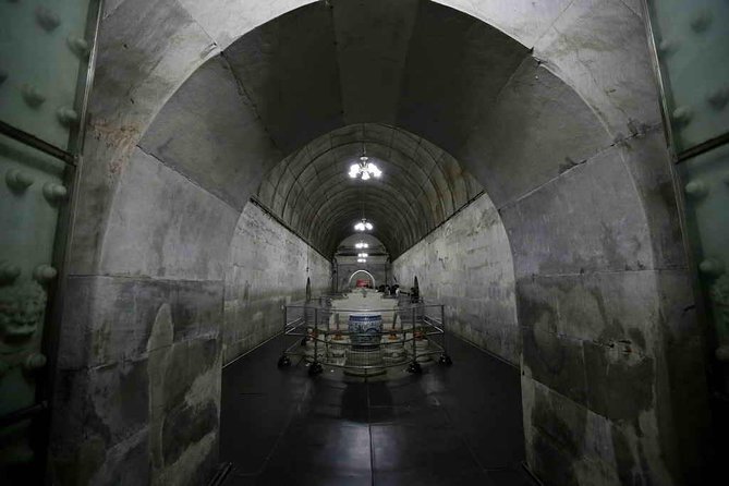 Boutique Tour: Juyongguan, Sacred Way and Dingling of Ming Tombs - Price and logistics: what $169.10 really buys you