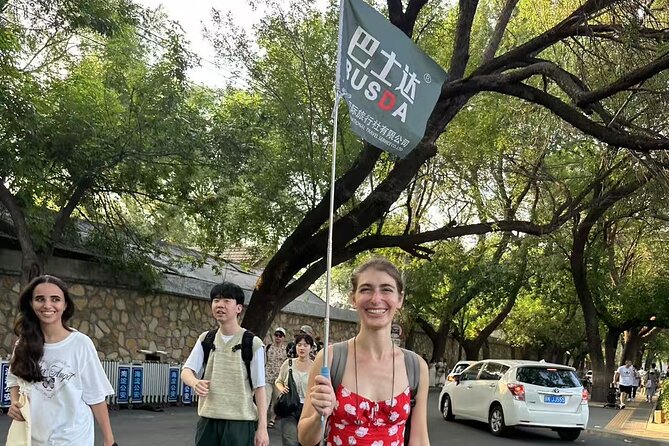 BusDa-Private Mutianyu Great Wall Trip with English Guide - English guide on the ride: more than a translator