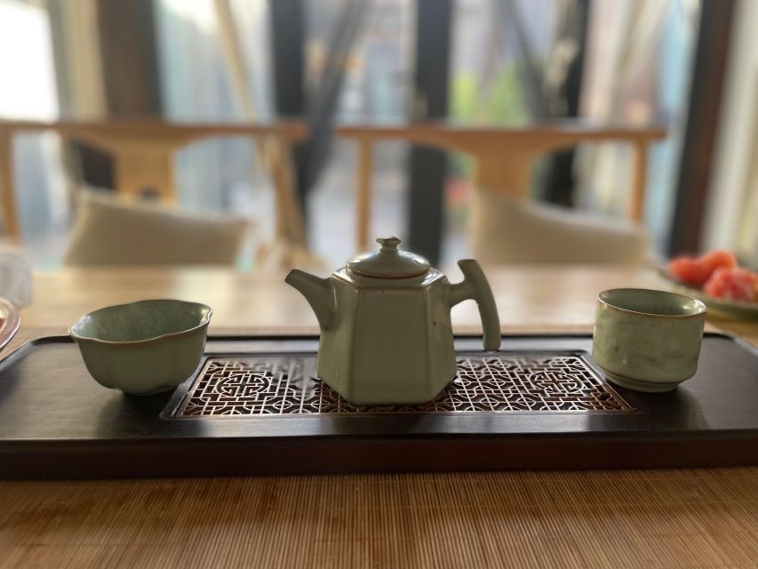 Chinese Tea ceremony in Beijing Hutong courtyard - A Hutong Courtyard Tea Lesson Near the Forbidden City