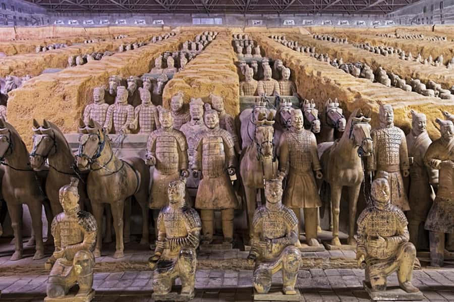 Classic Xi’an: Fully-Guided Terracotta Army Bus Tour - A Chinese lunch that keeps you on track