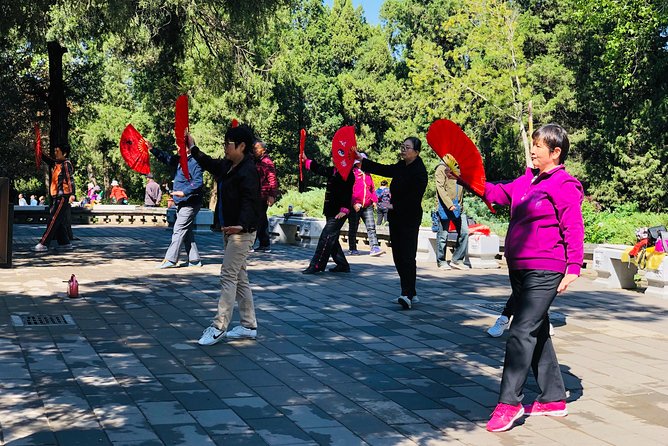 Jingshan Park Tour - Hou Hai (Back Lakes): hutongs, lakeside views, and nighttime energy