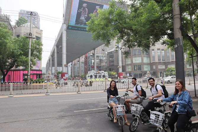 Modern Beijing Discovery by Bike - Picking a bicycle vs an e-bike (and how that changes the whole day)
