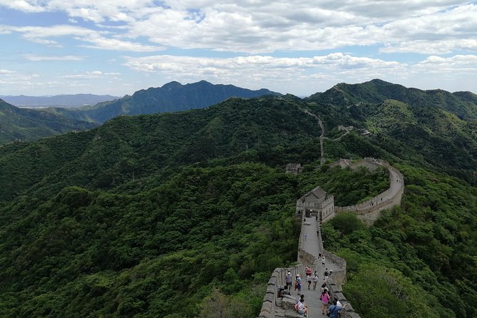 Mutianyu Great Wall Tour sedan - Sedan Pickup From Beijing That Keeps Your Day on Track