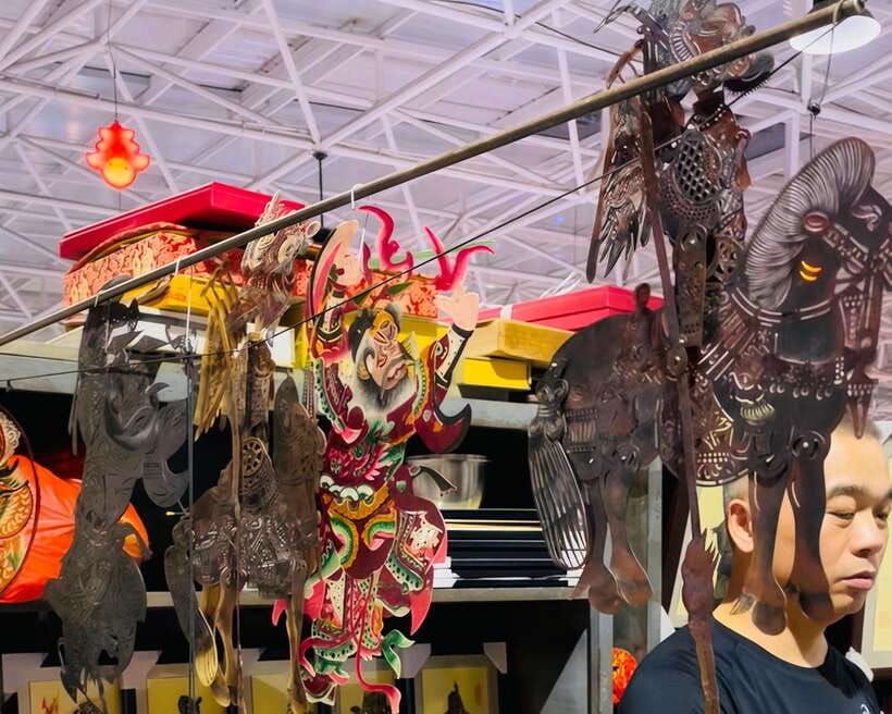 Night Market Haggling Adventure with an English Guide! - The Walk Back to Panjiayuan: Finishing Without the Rush