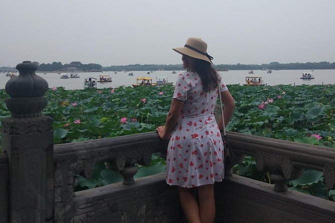 Panda House, Temple of Heaven, Lama Temple, Summer Palace & Lunch - Panda House in Xicheng District: catching pandas without the stress