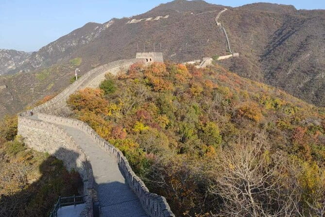 Private Badaling Great Wall Night Tour with English Driver - Your evening at Badaling: lights, performances, and 3 hours to wander