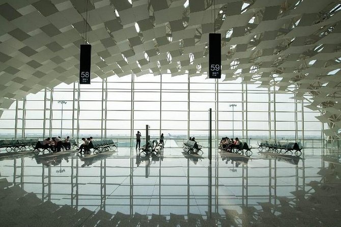 Private Beijing Airport Arrival Transfer to Hotel - A Name-Sign Meet at PEK (Where Confusion Usually Starts)