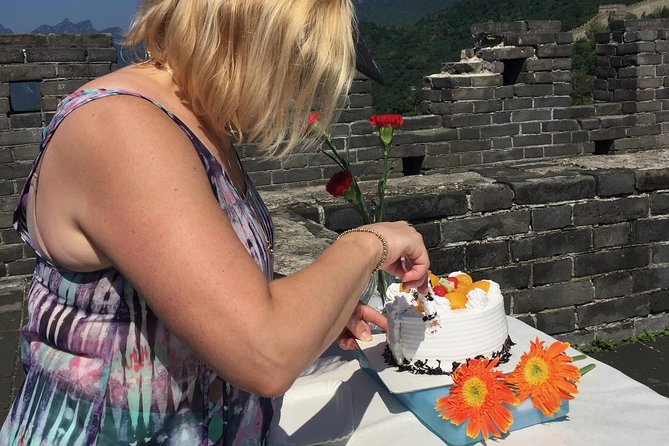Private Day Trip to the Huanghuacheng Wild Great Wall with Picnic - The English-speaking guide role (including the Viví factor)