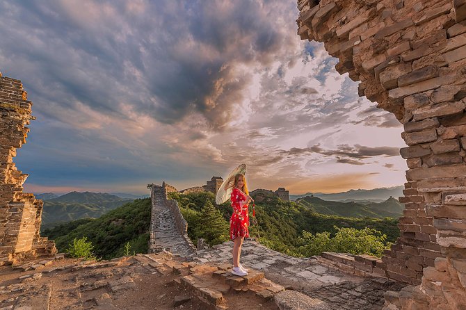Private Jinshanling relax photo tour by sunset - Crowds, light, and the real benefit of a quieter section