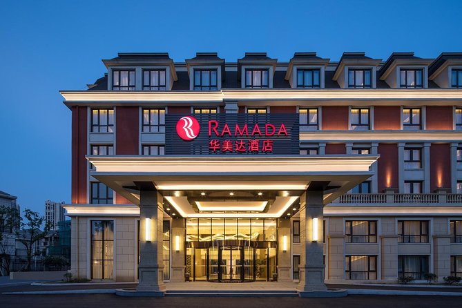 Private Round-Trip Transfer between Airport and Hotel - The Ride Itself: Comfort, Bottled Water, and Time Reality
