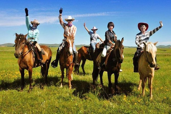 Private Tour: Badaling Great Wall and Kangxi Grasslands on Horseback - Lunch before horseback: a smart staging point