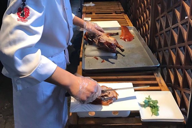 Private Tour to Pearl Market Acrobatic Show & Peking Duck Dinner - Small decisions that can make or break the night