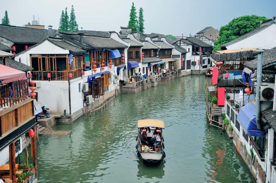 Shanghai：Old Town, Yu Garden, Zhujiajiao Water Town Bus Tour - A One-Day Shanghai Plan That Actually Feels Manageable