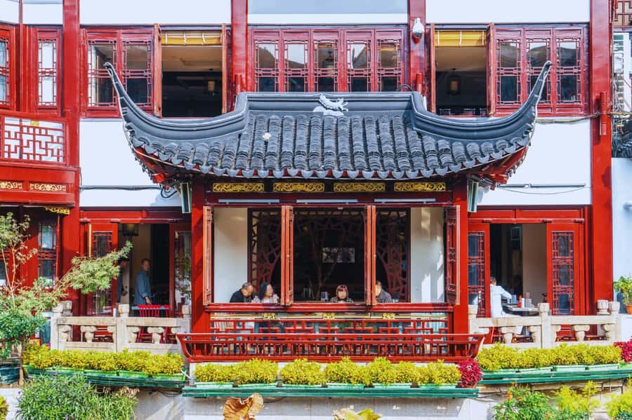 Shanghai：Old Town, Yu Garden, Zhujiajiao Water Town Bus Tour - The Bund at Night: World-Class Photos With a Helpful Setup