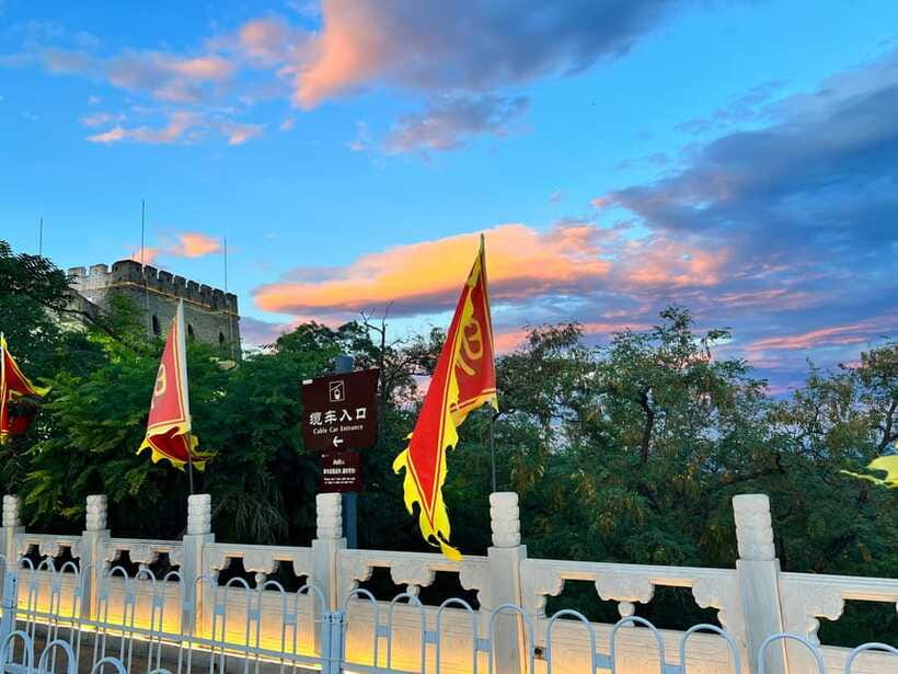 Sunset Glow at Mutianyu Great Wall Night Bus Tour+Ticket - Crowds and Comfort: Why Mutianyu Night Usually Beats a Day Trip