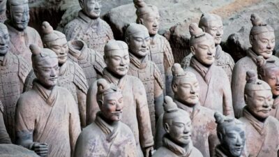 Xian: Bus Tour of Terracotta Warriors With Guide & Lunch - The factory stop: what it teaches and where expectations can wobble